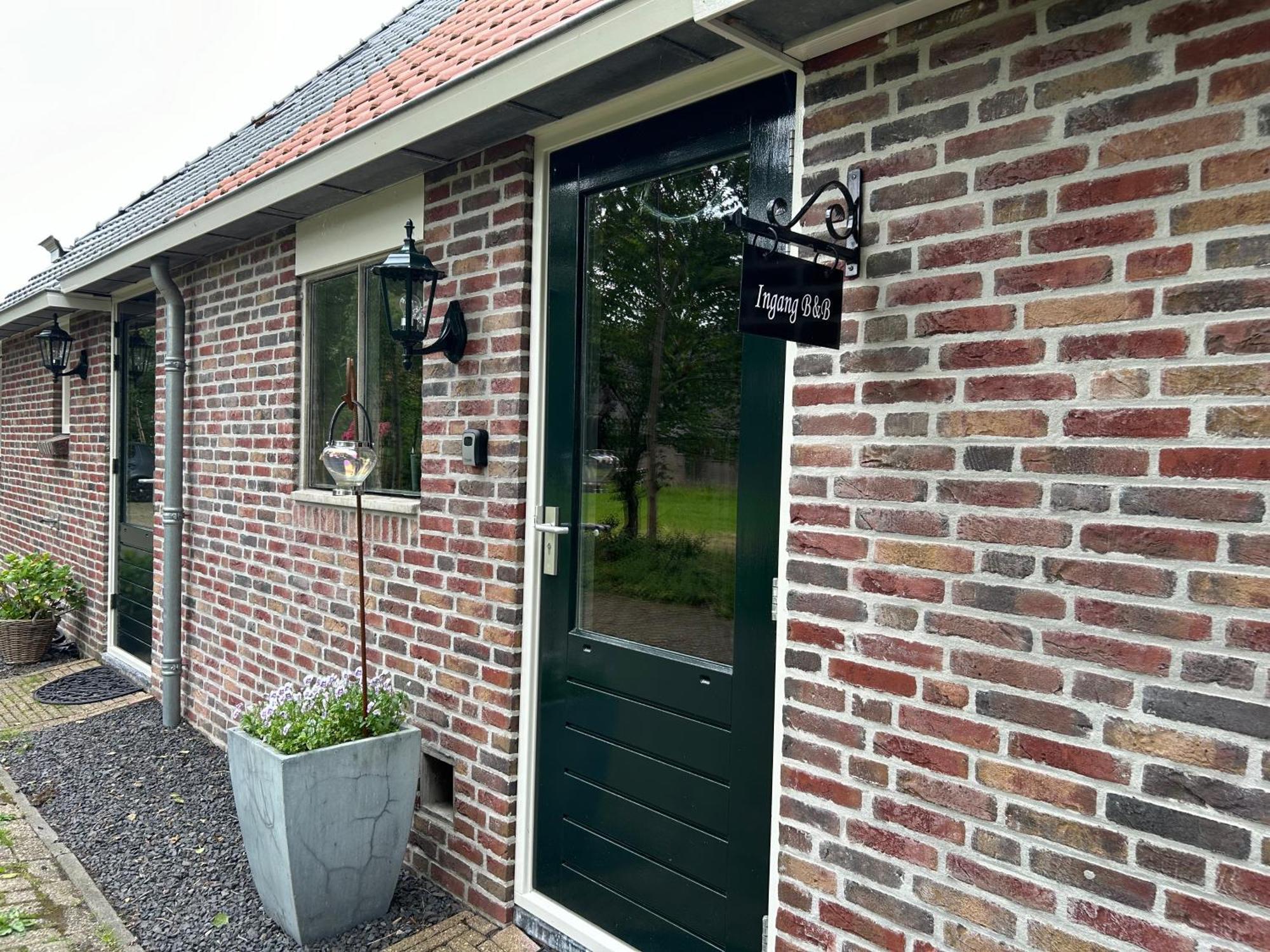 T'Hus Bed & Breakfast Katlijk Exteriör bild