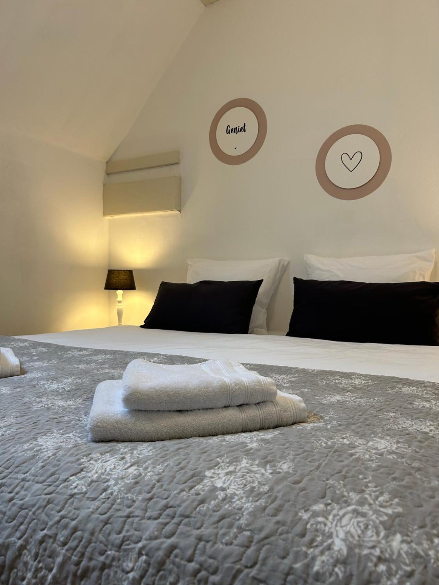 T'Hus Bed & Breakfast Katlijk Exteriör bild