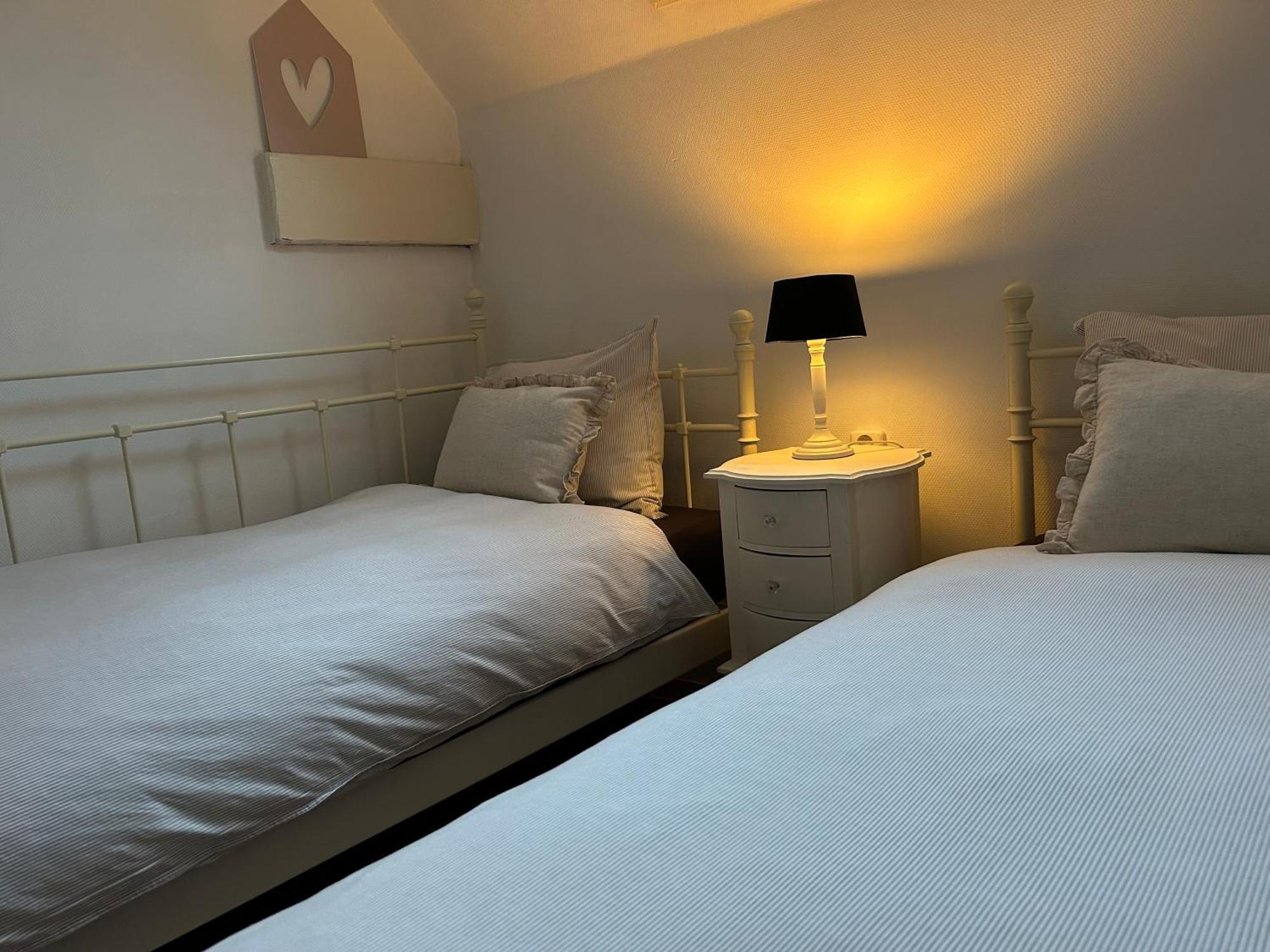 T'Hus Bed & Breakfast Katlijk Exteriör bild